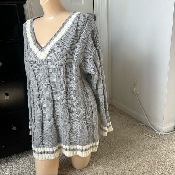 SUPERDOWN SHAWNIE VARSITY SWEATER DREESS - Picture 6 of 9